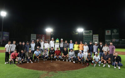 Miembros de la Gira de Golf Profesional Mexicana acudieron al Estadio Hermanos Serdán