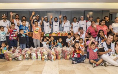 Como parte de la Acción Social, integrantes de la Gira Profesional Mexicana