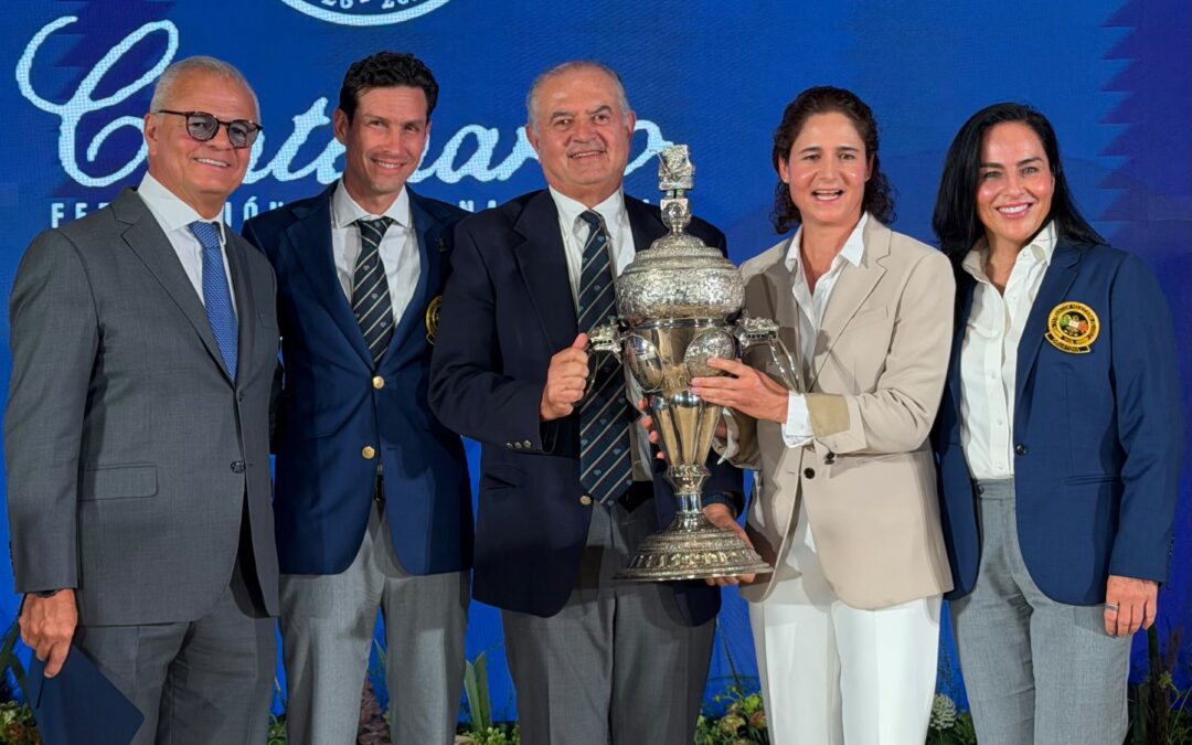 Lorena Ochoa recibe el reconocimiento como la Golfista del Siglo de la Federación Mexicana de Golf